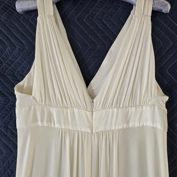 Woman's Wedding Dress - Picture 4 of 5